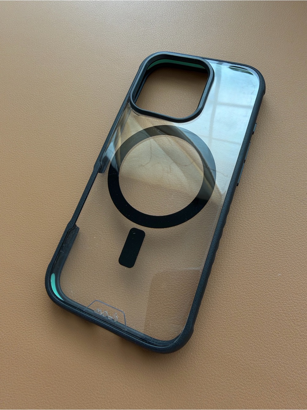 Clear Phone Case with Black Trim for iPhone 16 pro